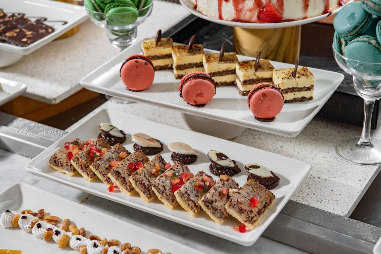 Park Inn By Radisson Makkah Aziziyah Мекка Экстерьер фото A selection of desserts