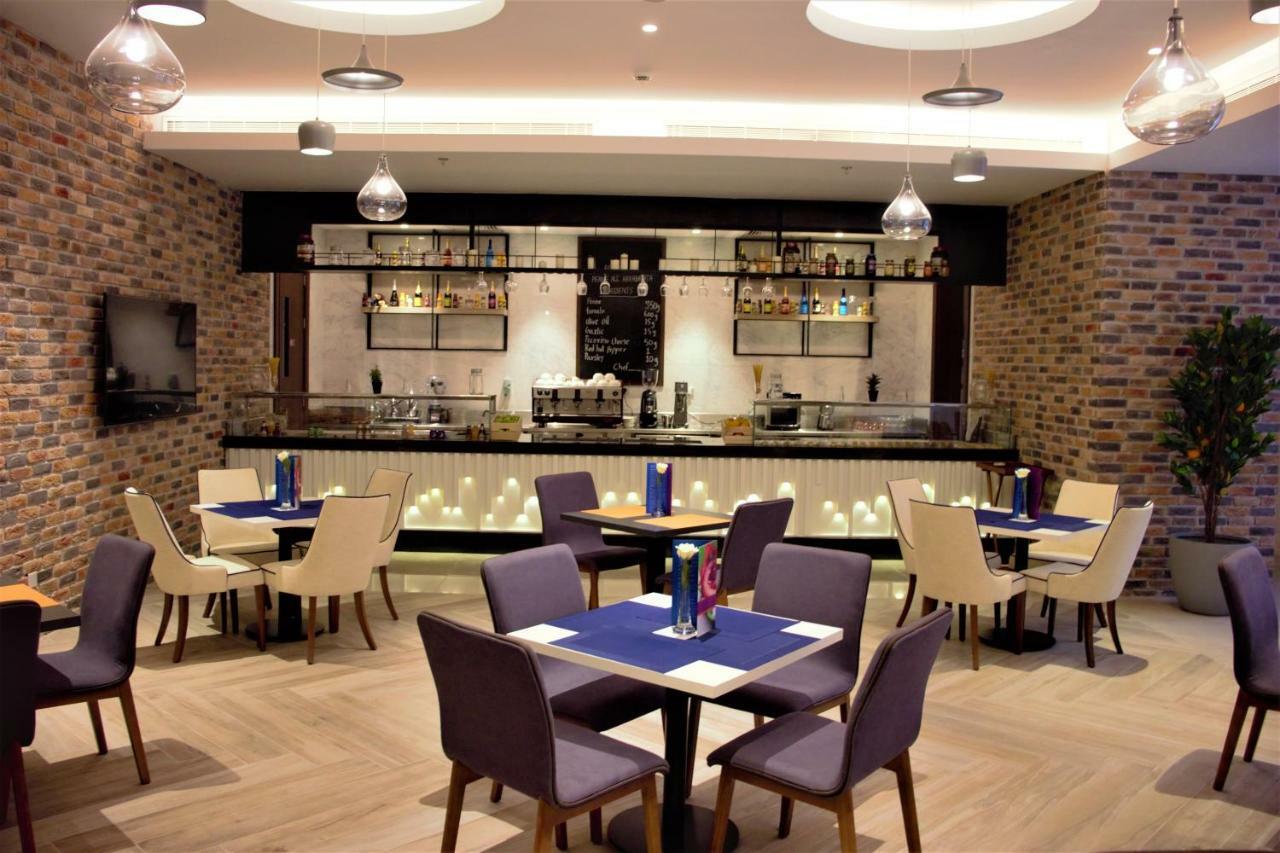 Park Inn By Radisson Makkah Aziziyah Мекка Экстерьер фото The lounge at the airport